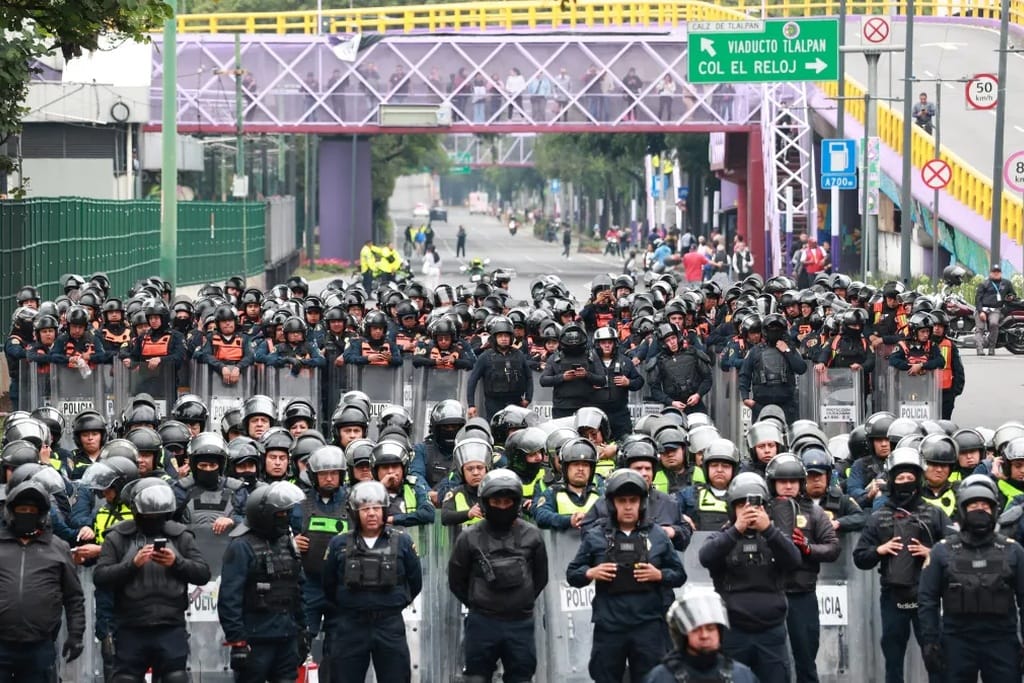 墨西哥总统：世界杯开幕“有保证” 拟关闭部分机构并加强安保应对教师抗议