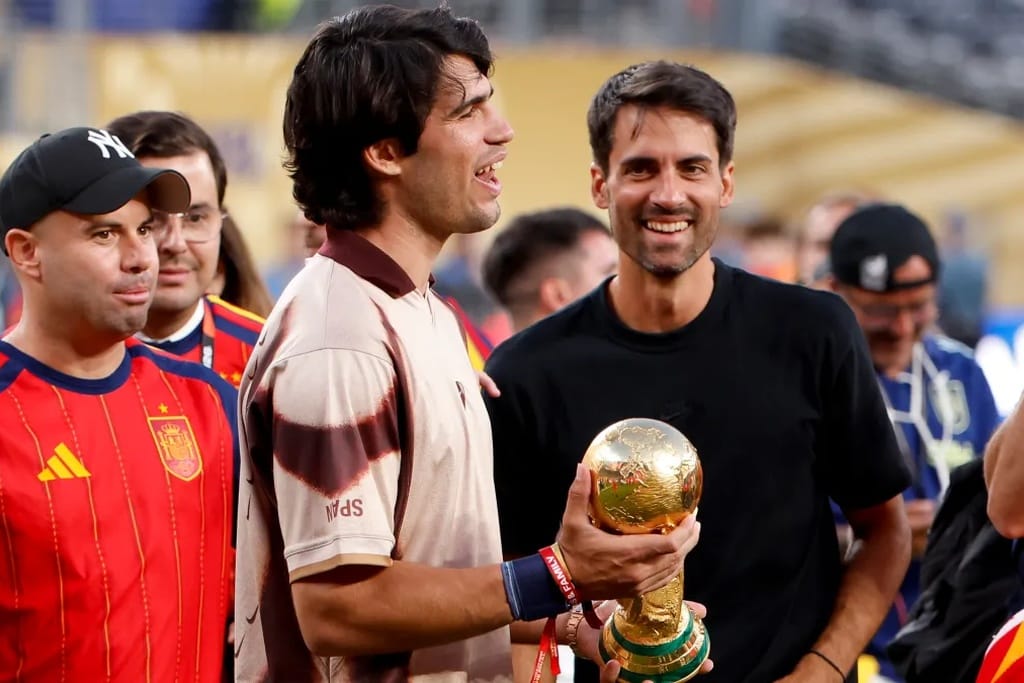 FIFA允许名人触奖杯、贵宾上场引争议；英足坛税避方案被封堵，挪威再投诉英足协支持因冯侃廷案疑政治干预