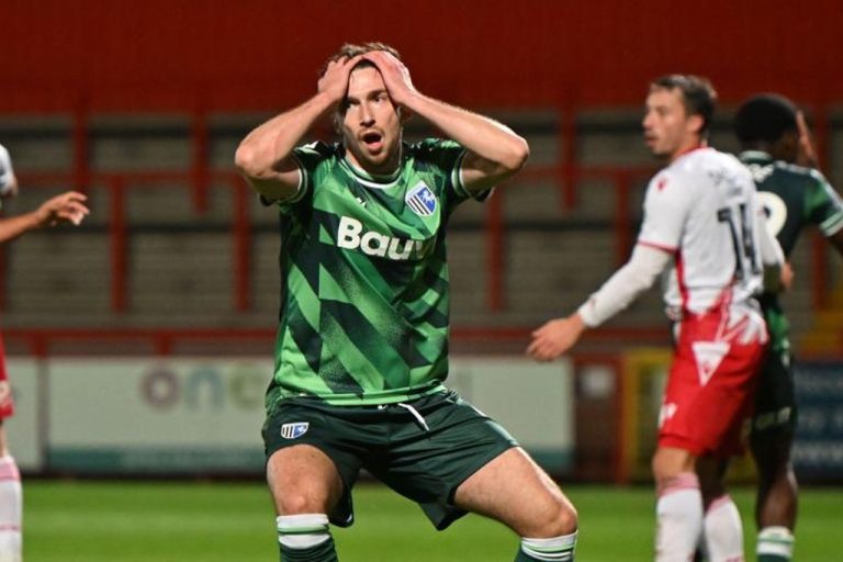 俱乐部将月度进球奖颁发给一粒乌龙球