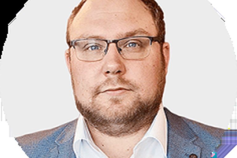 席尔瓦赛场指挥如教科书般示范，瓜帅难掩对他离去的惋惜