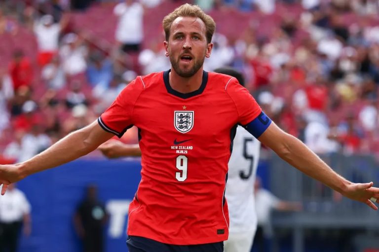 英格兰热身赛1-0小胜新西兰，凯恩停滞补时头球制胜 17岁新秀亮相